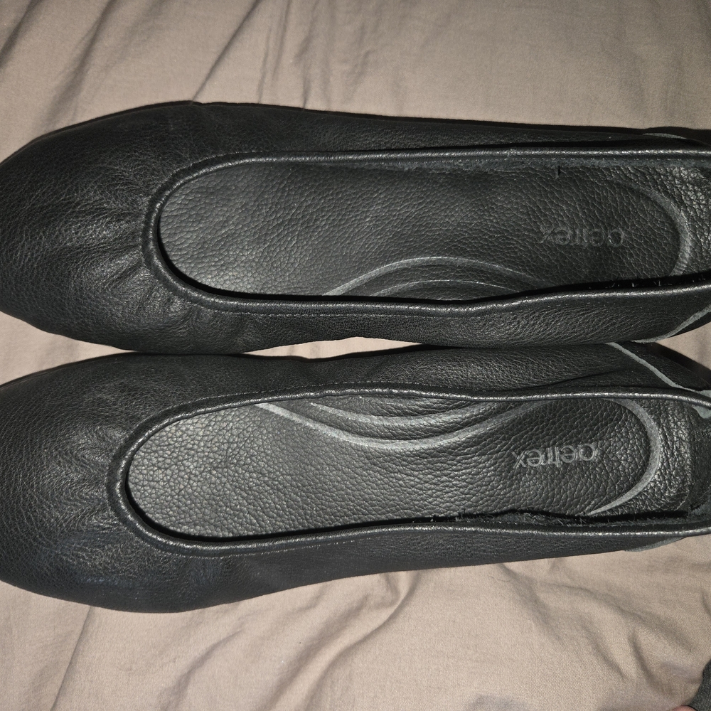 Aetrex Black Leather Flats Versatile Elegance